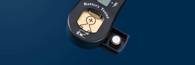 Der Batterietester mit Aufbewahrungsfach